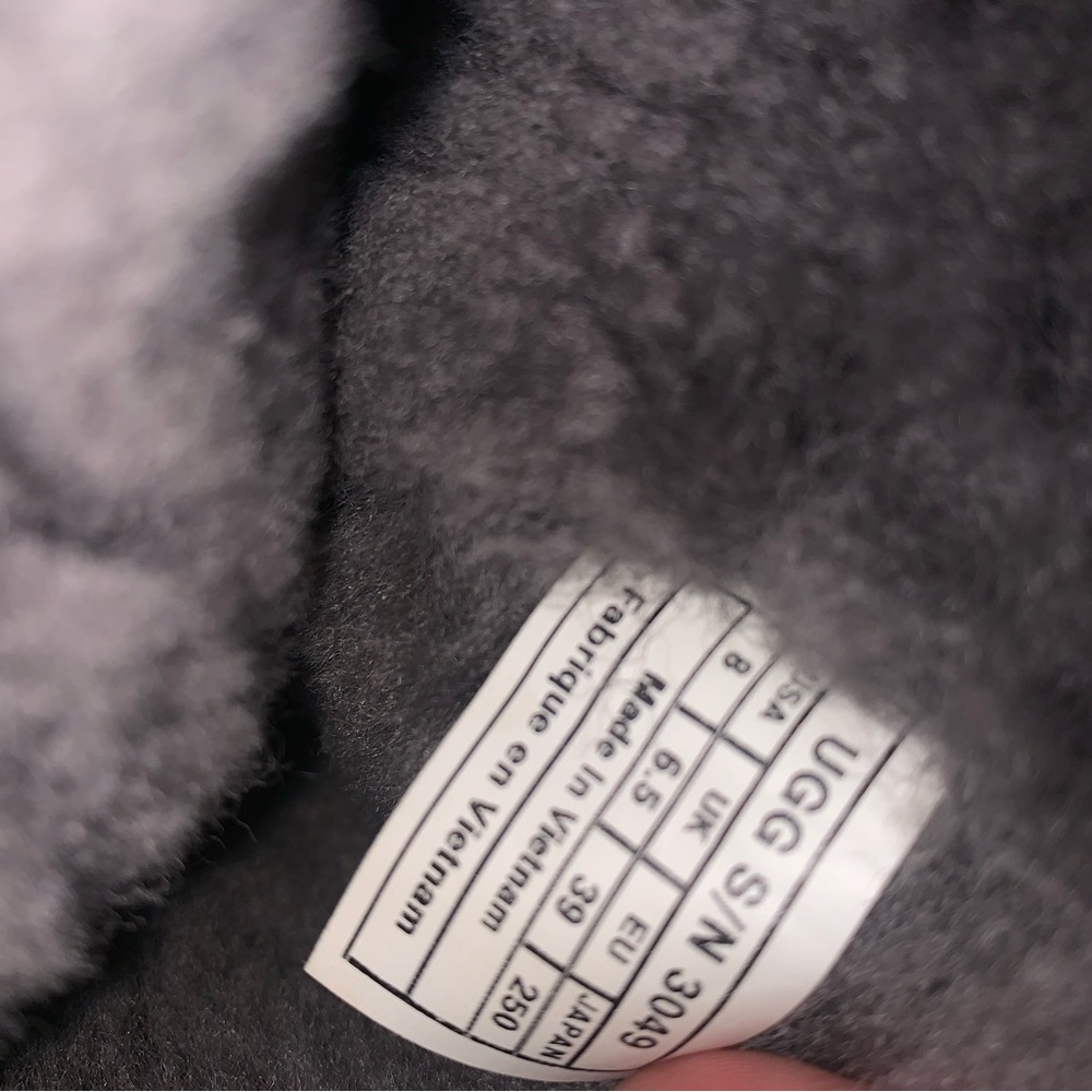 Ugg Bailey Button Boots Size 8 - image 6